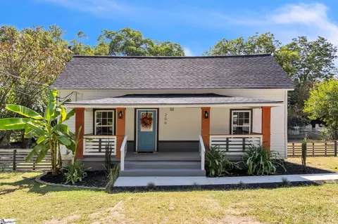 206 S 7th St, Easley, SC 29640