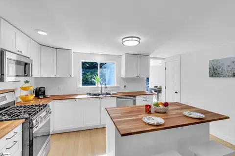Kitchen - 206 S 7th St, Easley, SC 29640 photo 2 of 4