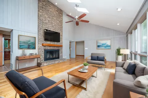 Living - 109 Post Dr, Greer, SC 29650 photo 2 of 4