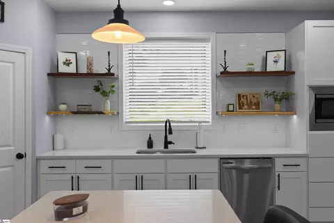 Kitchen - 145 Fox Run Cir, Greer, SC 29651 photo 4 of 5