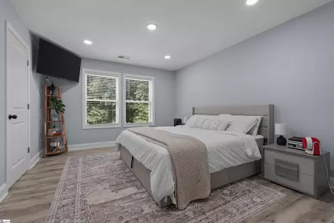 Bedroom - 145 Fox Run Cir, Greer, SC 29651 photo 4 of 5