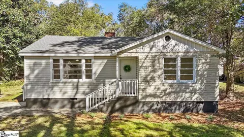 912 W Lee Rd, Taylors, SC 29687