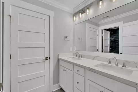 Bath - 1646 Gibbs Shoals Rd, Greer, SC 29650 photo 4 of 5