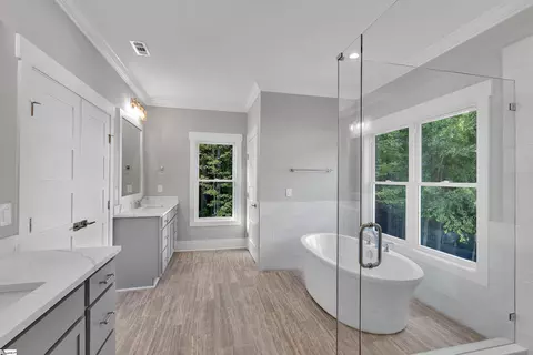 Bath - 1646 Gibbs Shoals Rd, Greer, SC 29650 photo 2 of 5