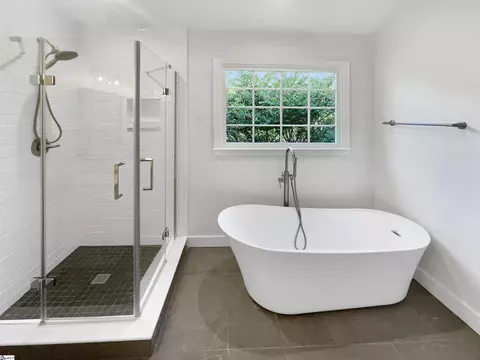 Bath - 7 Riverton Ct, Greer, SC 29650 photo 1 of 5
