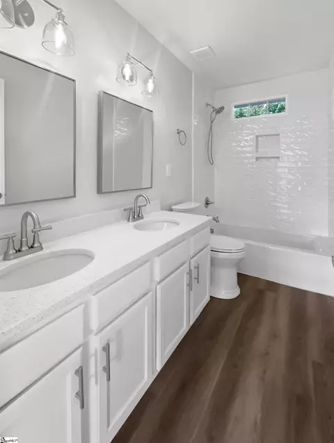 Bath - 7 Riverton Ct, Greer, SC 29650 photo 3 of 5