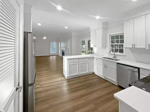 Kitchen - 7 Riverton Ct, Greer, SC 29650 photo 2 of 2