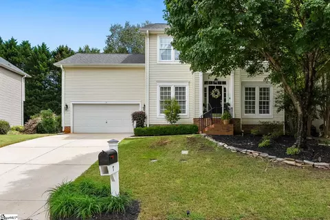 7 S Cedarbluff Ct, Greer, SC 29650