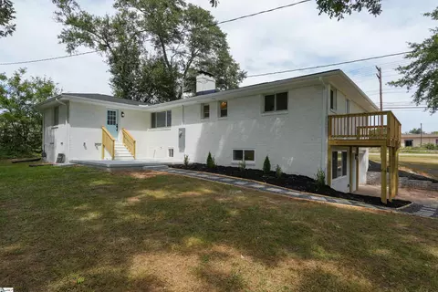 102 Greenbriar Dr, Simpsonville, SC 29680