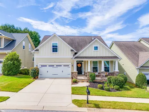 6 Hogarth St, Greenville, SC 29617