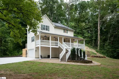 201 Riverview Dr, Greenville, SC 29611