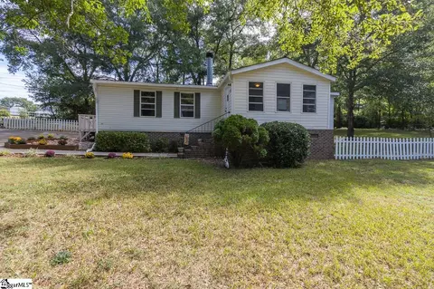 1011 Dean Springs Cir, Belton, SC 29627