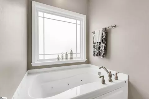 Bath - 900 John Thomas Way, Greer, SC 29651 photo 2 of 3