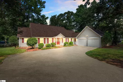 5 Moultrie Dr, Taylors, SC 29687