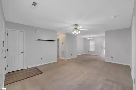 Living - 119 Arbors Ct, Central, SC 29630 photo 3 of 4