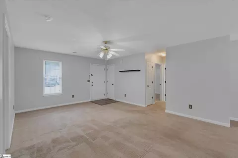 Living - 119 Arbors Ct, Central, SC 29630 photo 2 of 4