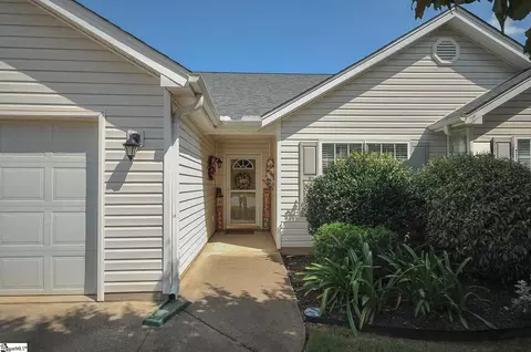 107 Landing Ln, Simpsonville, SC 29681