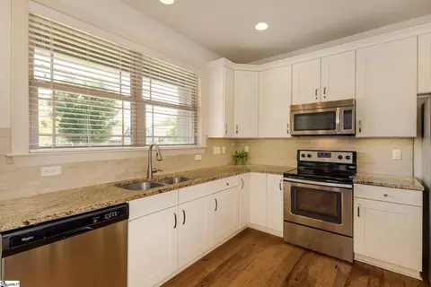 Kitchen - 303 Ashler Dr, Greer, SC 29650 photo 3 of 4