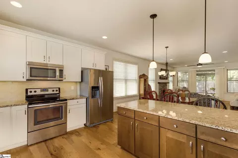 Kitchen - 303 Ashler Dr, Greer, SC 29650 photo 4 of 4