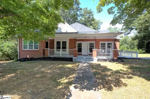 606 Chestnut St, Laurens, SC 29360