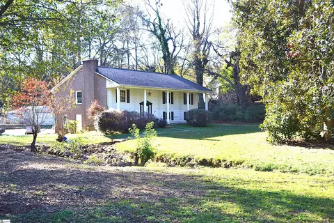 709 Hammett Rd, Greer, SC 29650