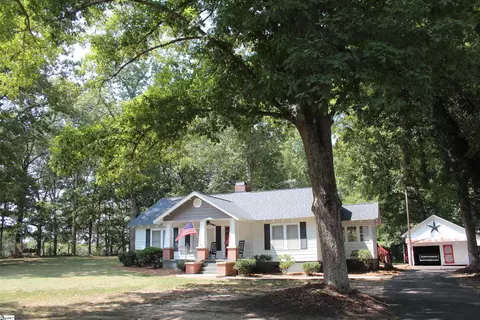 121 Oaklawn Rd, Pelzer, SC 29669