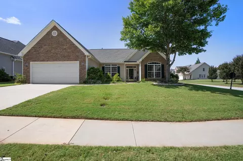 15 Hanging Moss Ln, Greenville, SC 29615