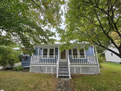 104 Milliken St, Laurens, SC 29360