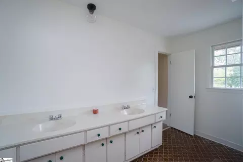 Bath - 114 Windamere Rd, Easley, SC 29640 photo 3 of 4