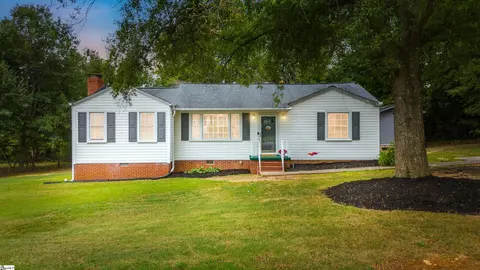 9 Olive St, Taylors, SC 29687