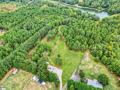 31 Condrey Dr, Belton, SC 29627