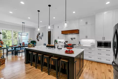 Kitchen - 842 Kist Rd, Greer, SC 29651 photo 5 of 6