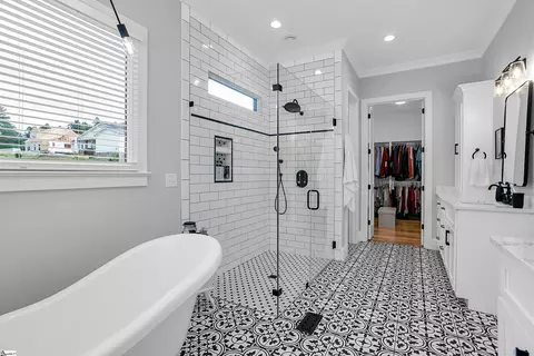 Bath - 842 Kist Rd, Greer, SC 29651 photo 3 of 7