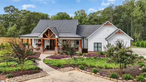 Exterior - 842 Kist Rd, Greer, SC 29651 photo 2 of 12