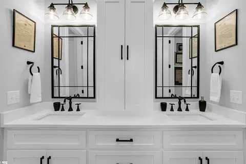 Bath - 842 Kist Rd, Greer, SC 29651 photo 6 of 7