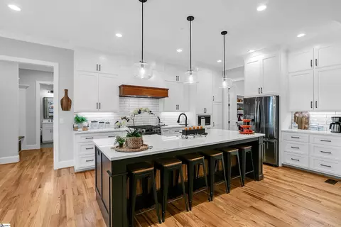 Kitchen - 842 Kist Rd, Greer, SC 29651 photo 3 of 6