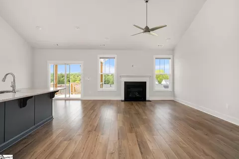 Living - 234 Iris Dr, Easley, SC 29642 photo 2 of 5