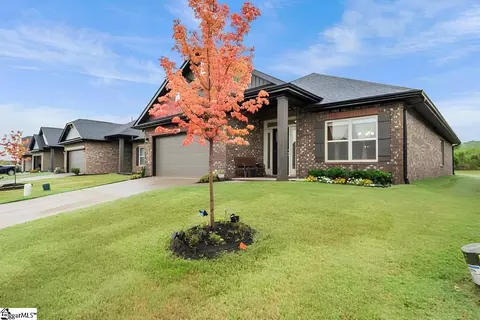 26 Woodcross Dr, Simpsonville, SC 29681