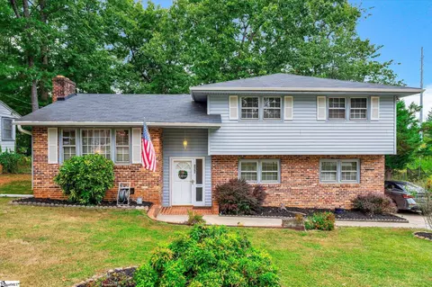 822 Pine Creek Dr, Greenville, SC 29605