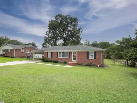 5 Hampshire Dr, Taylors, SC 29687