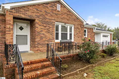 8 Poplar St, Honea Path, SC 29654 photo 2