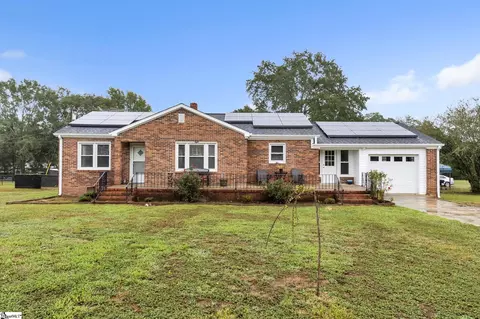 8 Poplar St, Honea Path, SC 29654
