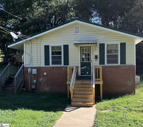 349 Bullington St, Woodruff, SC 29388