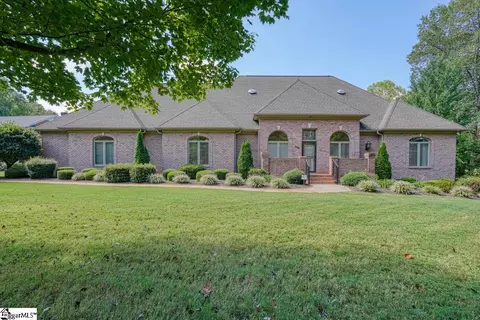 409 Lakecrest Dr, Spartanburg, SC 29301