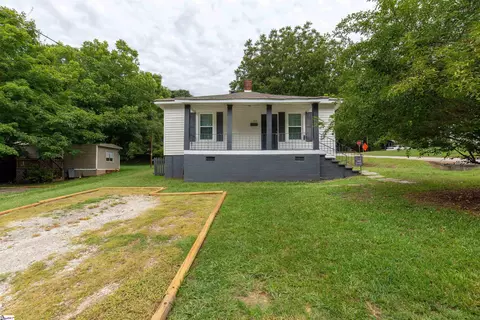 102 Poplar St, Clover, SC 29710