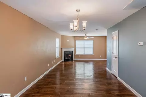 Living - 449 Victory Ln, Moore, SC 29369 photo 2 of 5