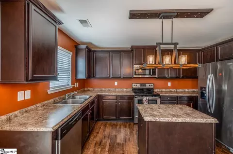 Kitchen - 449 Victory Ln, Moore, SC 29369 photo 1 of 3