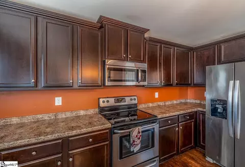 Kitchen - 449 Victory Ln, Moore, SC 29369 photo 2 of 3