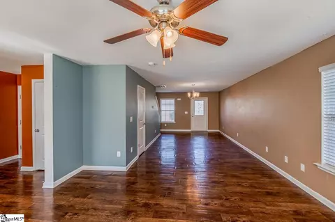 Living - 449 Victory Ln, Moore, SC 29369 photo 3 of 5