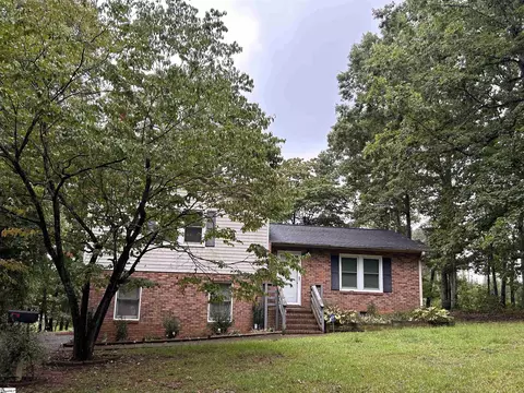 112 Jennifer Ln, Laurens, SC 29360